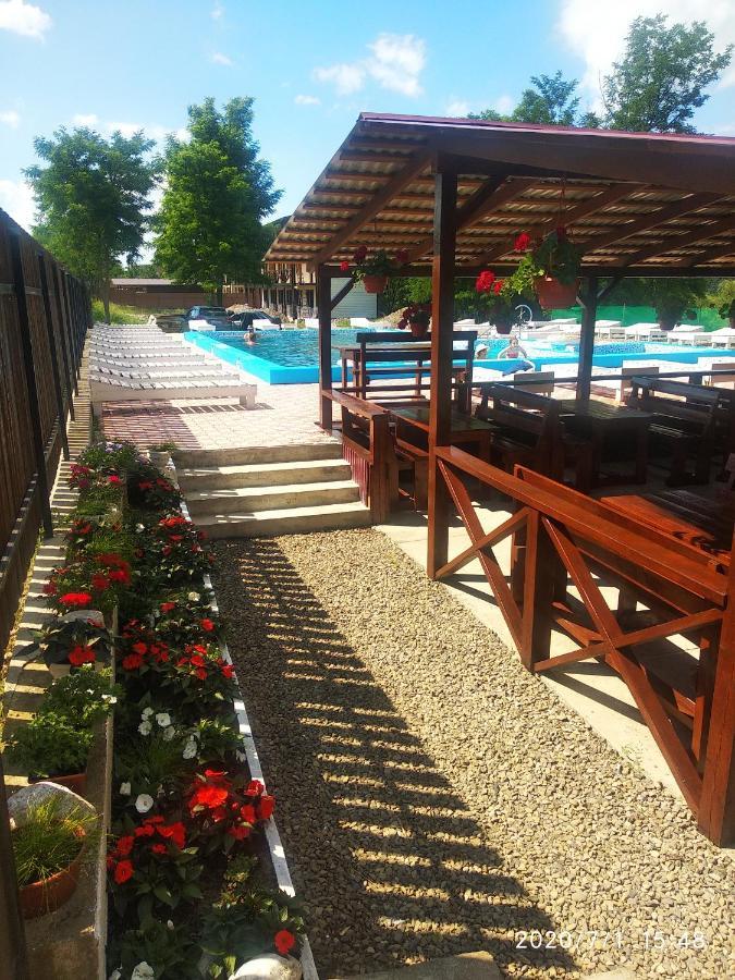Fiesta Hotel Solotvyno Bagian luar foto