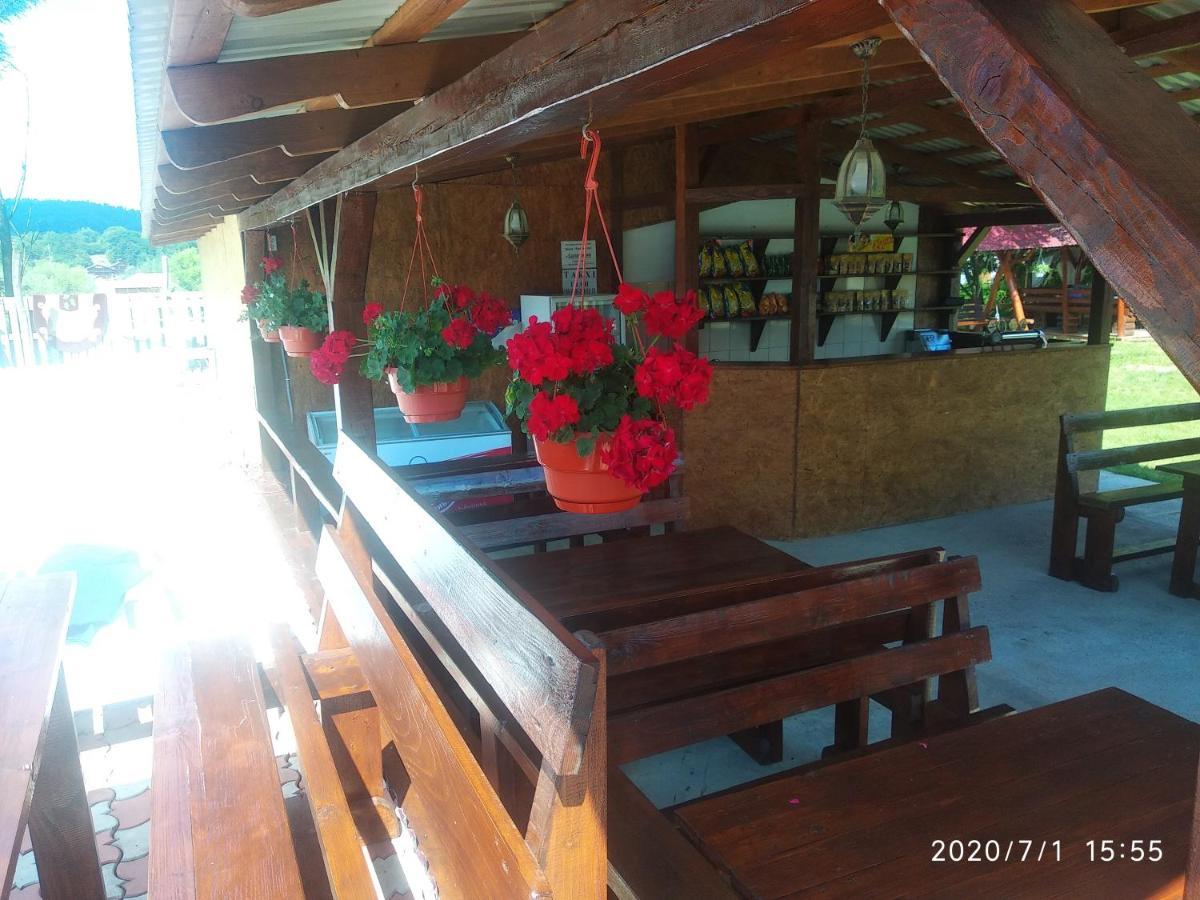 Fiesta Hotel Solotvyno Bagian luar foto